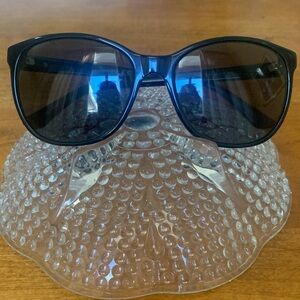 Stylish Black Sunglasses, Guess